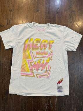 MITCHELL & NESS NBA SIDEWALK SKETCH TEE MIAMI HEAT